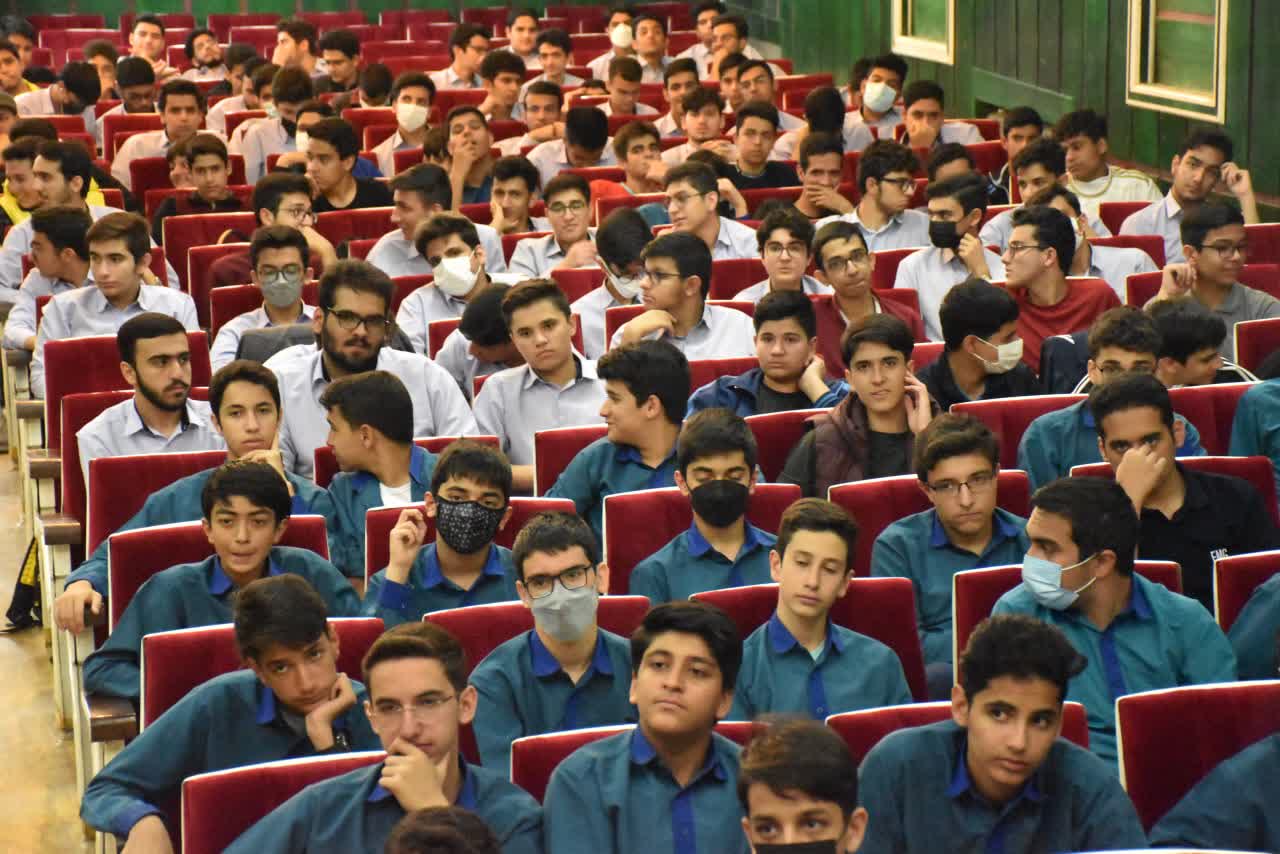 شرکت دانش آموزان سمپادی در همایش نگاهی نو به فیزیک